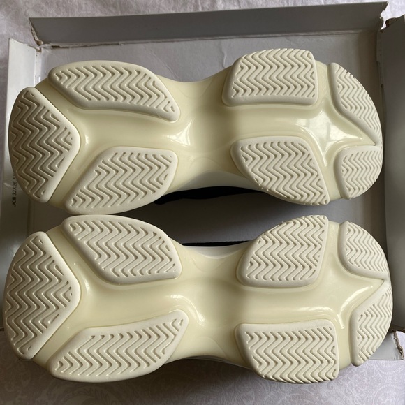 Steve Madden Women’s Myles Sneaker - Picture 4 of 6